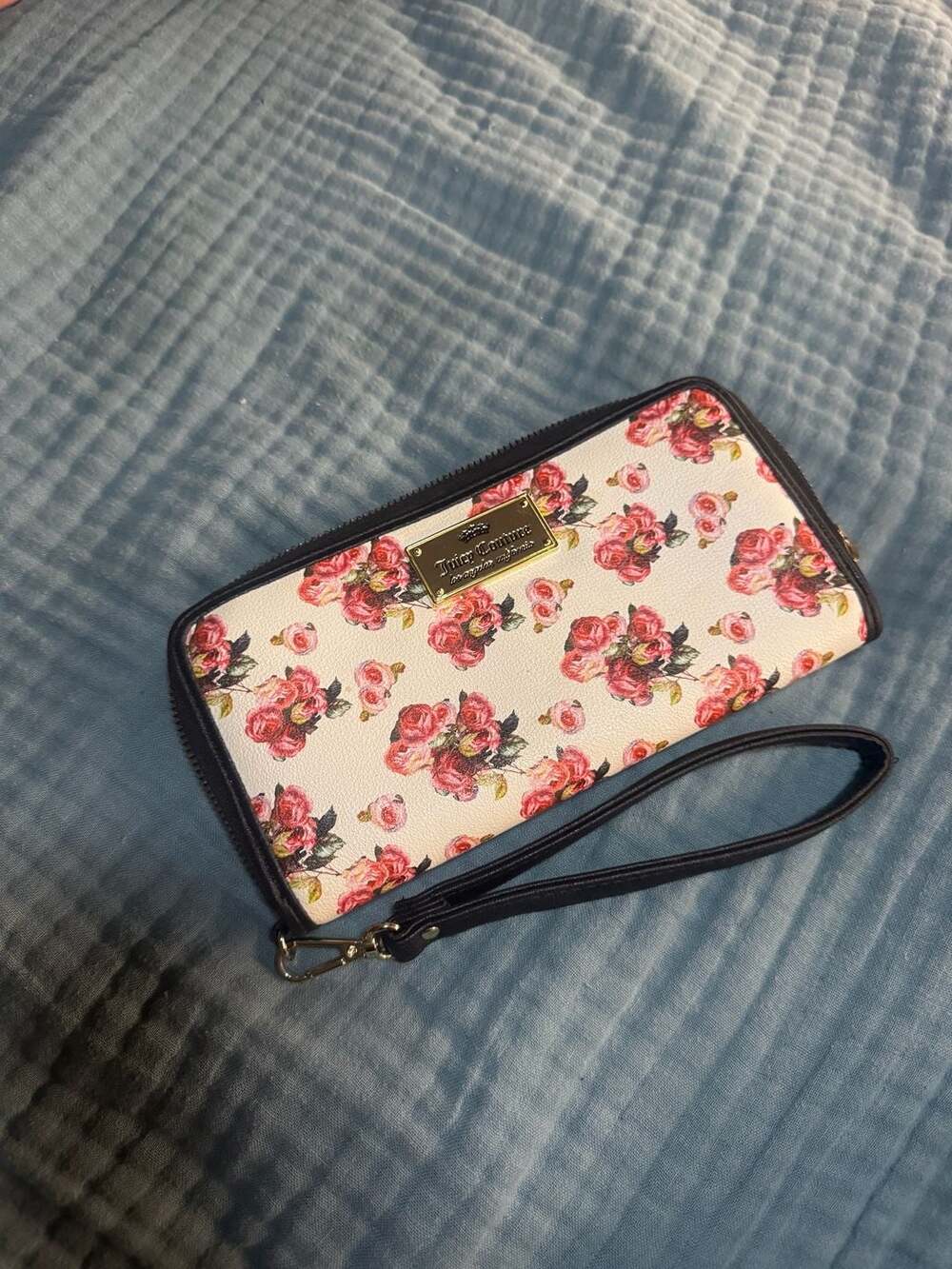 Juicy Couture Rose Print White Zip Around Wallet Wristlet
